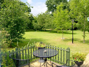 Self catering breaks at Little Lodge 1 in Bylaugh, Norfolk