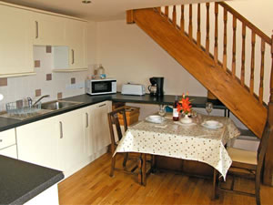 Self catering breaks at Nant-y-Pwl Cottage in Bryncrug, Gwynedd