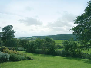 Self catering breaks at Hayloft Cottage in Staintondale, North Yorkshire