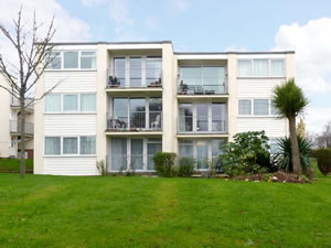 Self catering breaks at 44 Devondale Court in Dawlish Warren, Devon