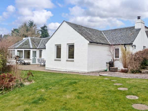 Self catering breaks at Eden Cottage in Strathpeffer, Ross-shire