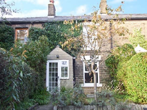 Self catering breaks at Lavender Cottage in Hayfield, Derbyshire