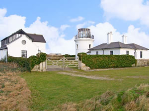 Self catering breaks at Old Higher Lighthouse Branscombe Lodge in Portland Bill, Dorset