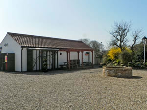 Self catering breaks at Sea View Cottage in Barmston, East Yorkshire