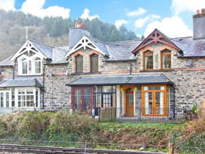 Self catering breaks at 3 Railway Cottages in Betws-Y-Coed, Conwy