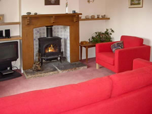 Self catering breaks at Pippin Cottage in Eyam, Derbyshire