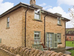 Self catering breaks at Badgers Lodge in Cotswold Water Park, Gloucestershire