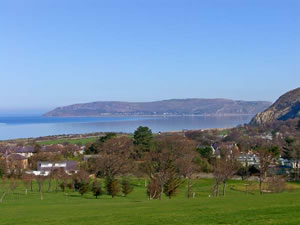 Self catering breaks at 5 Cae Glas in Penmaenmawr, Conwy