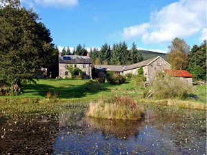 Self catering breaks at Cwm Bedw Farmhouse in Abbeycwmhir, Powys