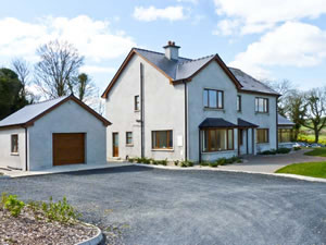 Self catering breaks at Kestrel Hall in Newmarket, County Cork