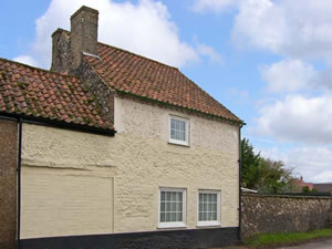 Self catering breaks at Violet Cottage in Feltwell, Norfolk