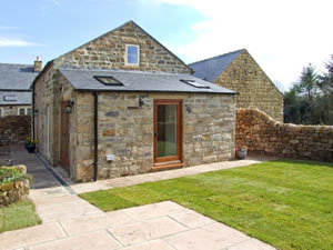 Self catering breaks at Acorn Cottage in Ashover, Derbyshire