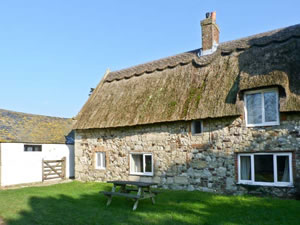 Self catering breaks at Hill Farm Cottage in Freshwater, Isle of Wight