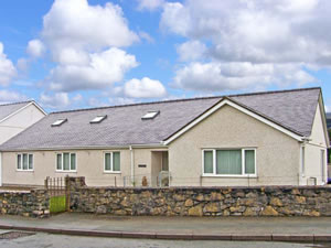 Self catering breaks at Llys Owen in Tregarth, Gwynedd