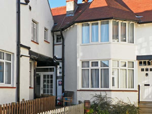 Self catering breaks at Puzzle Corner in Sandsend, North Yorkshire