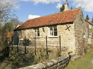 Self catering breaks at Beckside in Lastingham, North Yorkshire