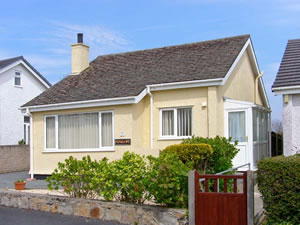 Self catering breaks at Penelope in Benllech, Gwynedd