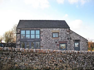 Self catering breaks at Spinney Farm Cottage in Bonsall, Derbyshire