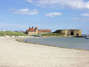Self catering breaks at Beach Cottage in Beadnell, Northumberland