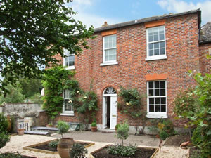 Self catering breaks at Hill House in Eynsham, Oxfordshire