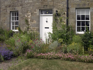 Self catering breaks at Sunflower Cottage in Eglingham, Northumberland