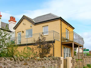 Self catering breaks at The Old Coastguard Lookout in Cove, Berwickshire