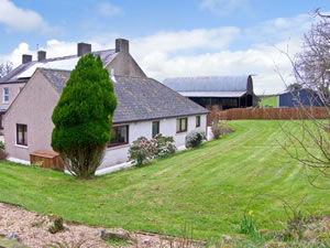 Self catering breaks at Treffgarne Farm Cottage in Wolfscastle, Pembrokeshire