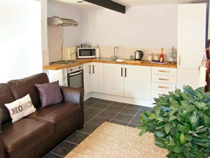 Self catering breaks at Cariad Cottage in Llangattock, Powys