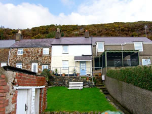 Self catering breaks at Beach Cottage in Pwllheli, Gwynedd