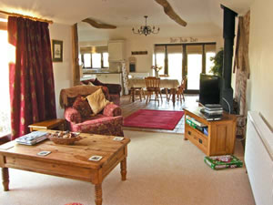 Self catering breaks at Oak Tree Barn in Wymondham, Norfolk