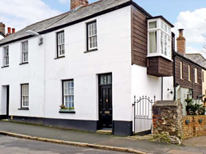 Self catering breaks at Lowen Penty in Lostwithiel, Cornwall