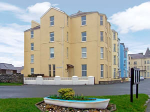 Self catering breaks at Vista Marina in Criccieth, Gwynedd