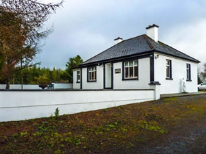 Self catering breaks at Pine Tree Lodge in Kiltimagh, County Mayo