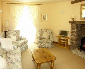 Self catering breaks at Y Bwythyn Gwyn in Meliden, Denbighshire