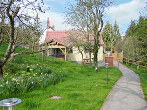 Self catering breaks at Orchard Cottage in Washfield, Devon