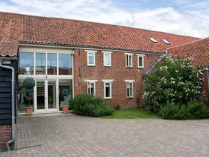 Self catering breaks at 2 Hobland Barn in Gorleston-on-Sea, Norfolk