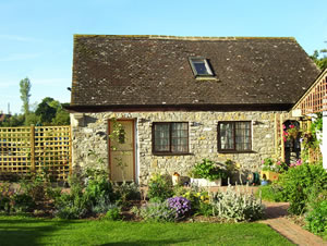 Self catering breaks at Magnolia Cottage in Sturminster Newton, Dorset