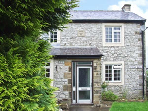 Self catering breaks at 1 Spring Bank Cottage in Buxton, Derbyshire