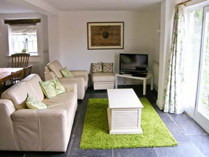 Self catering breaks at Llyn Clwyd in Bodfari, Denbighshire