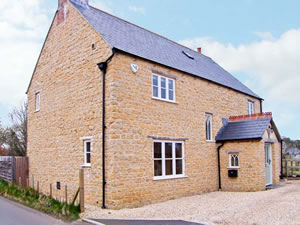 Self catering breaks at Blackberry Cottage in Halstock, 