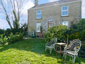 Self catering breaks at Hillside Cottage in Peasedown St John, Somerset