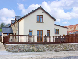 Self catering breaks at Cedar Cottage in Kidwelly, Carmarthenshire