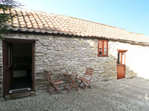 Self catering breaks at The Old Coach House Studio in Thornton-Le-Dale, East Yorkshire