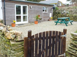 Self catering breaks at Sunny Cabin in Tintagel, Cornwall