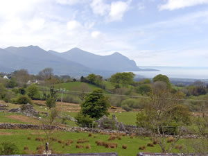 Self catering breaks at Damavand Dylluan in Caernarfon, Gwynedd