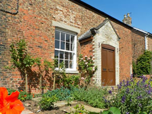 Self catering breaks at Colton Loft in Husthwaite, North Yorkshire