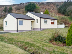 Self catering breaks at Taigh an Tobair (House by the Well) in Dunvegan, Isle of Skye