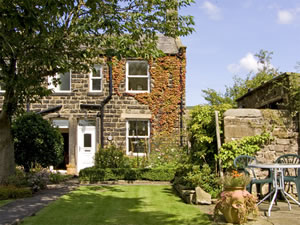 Self catering breaks at Box Tree Cottage in Embsay, North Yorkshire