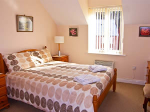 Self catering breaks at Whitby Harbour Retreat in Whitby, North Yorkshire