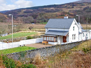 Self catering breaks at Station House in Dolwyddelan, Conwy